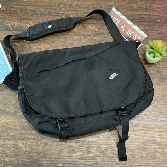 nike laptop messenger bag